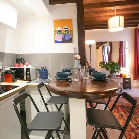 Authentic Apartment In Center Of Parisian Marais Экстерьер фото