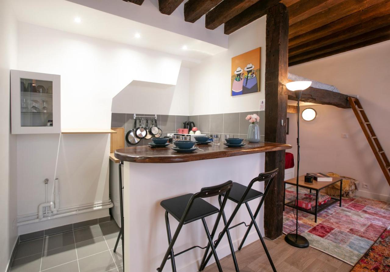 Authentic Apartment In Center Of Parisian Marais Экстерьер фото