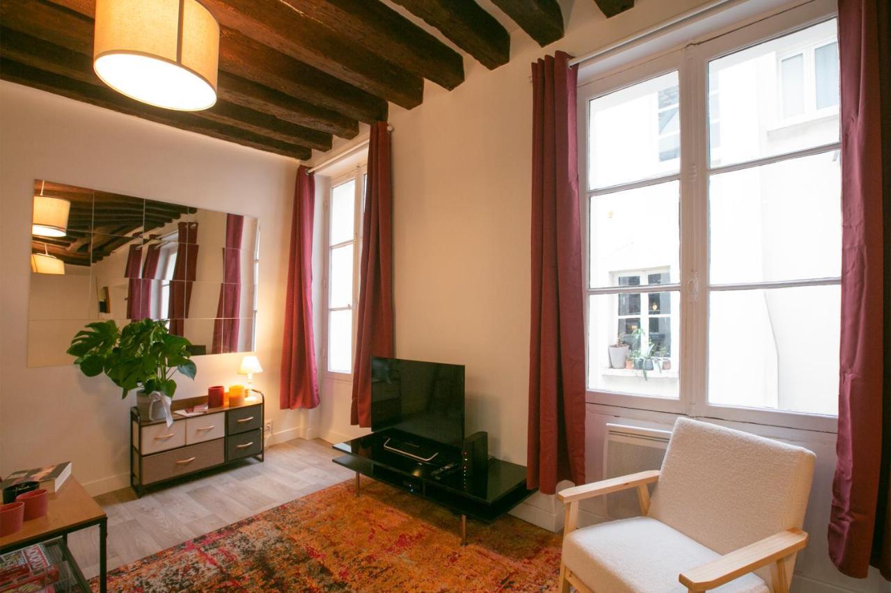 Authentic Apartment In Center Of Parisian Marais Экстерьер фото